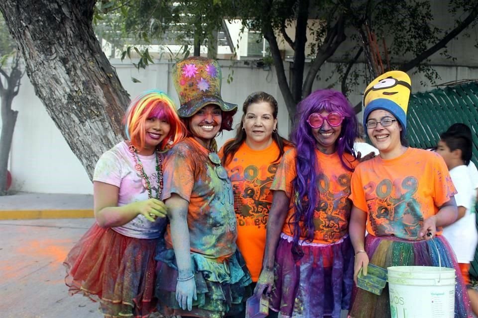 Paola Alvarado, Mariana Serna, Mónica Ahumada, Natalia Alvarado y Gabriela Ahumada