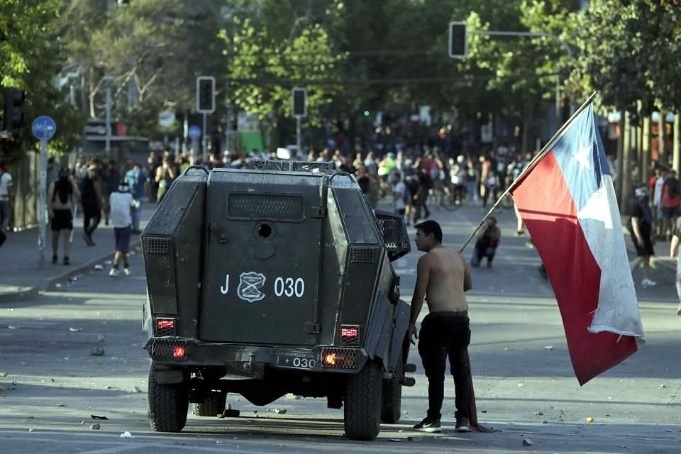 El joven murió al ser atropellado por un vehículo de la Armada, según informó esta institución.