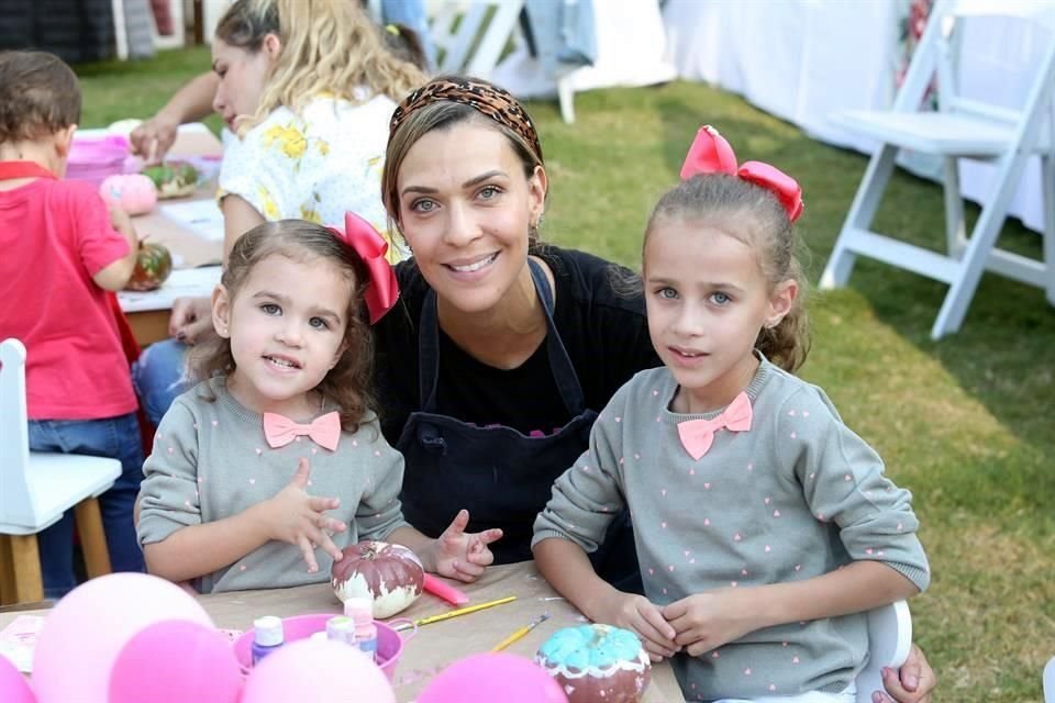 Samantha Montemayor, Cristina Gutiérrez de Montemayor y Michelle Montemayor