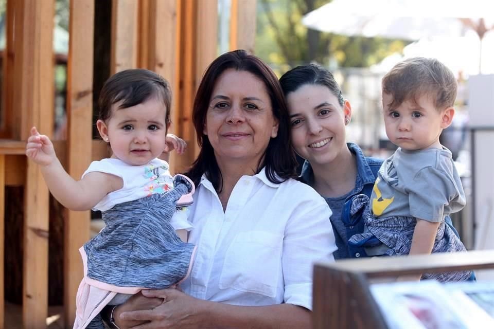 Sofía Astiazarán, Magdalena García, Rebeca Ortiz y Juan Carlos Astiazarán