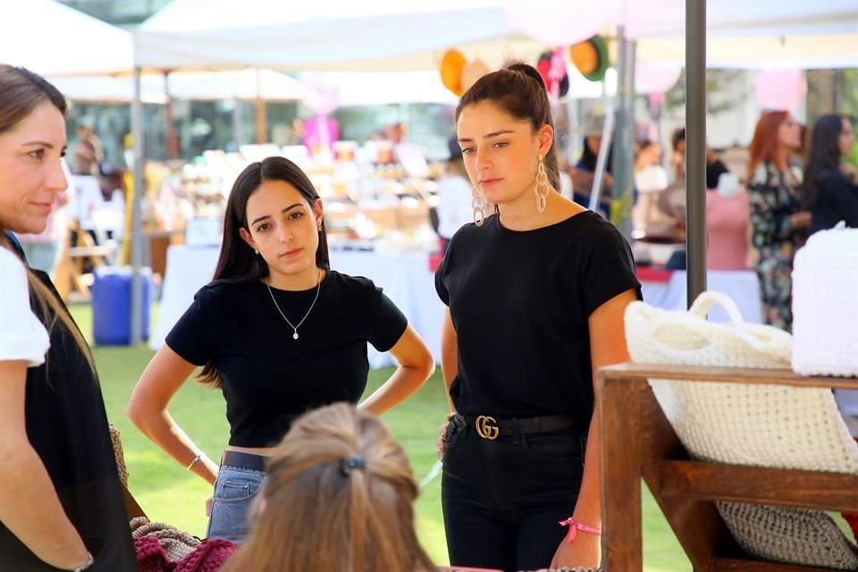 Ana Karen Salinas y Renata Mendiolea