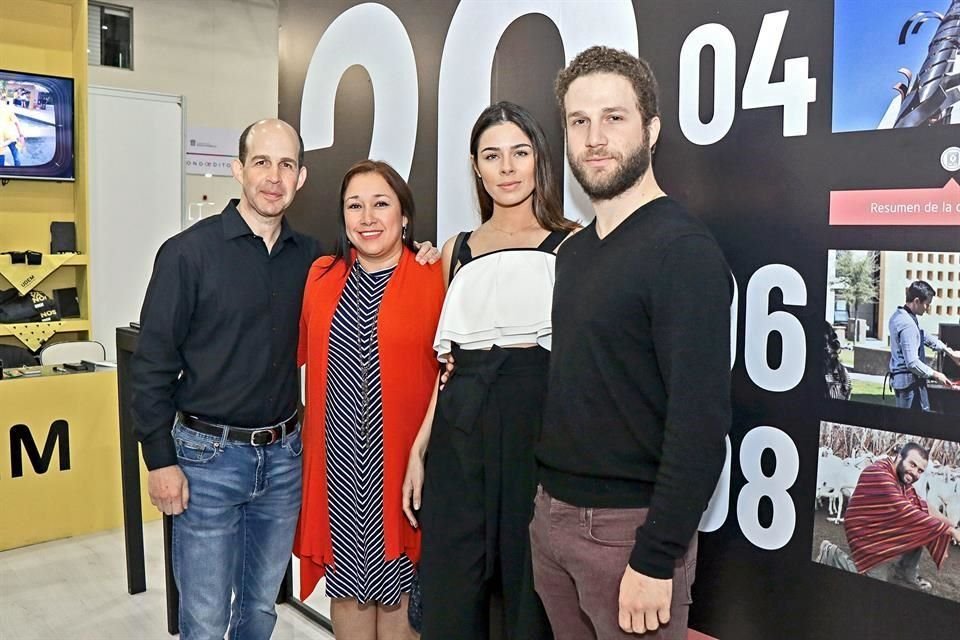 Stefan Fernández, Lucy Taha de Fernández, Melissa Morales y Max Fernández