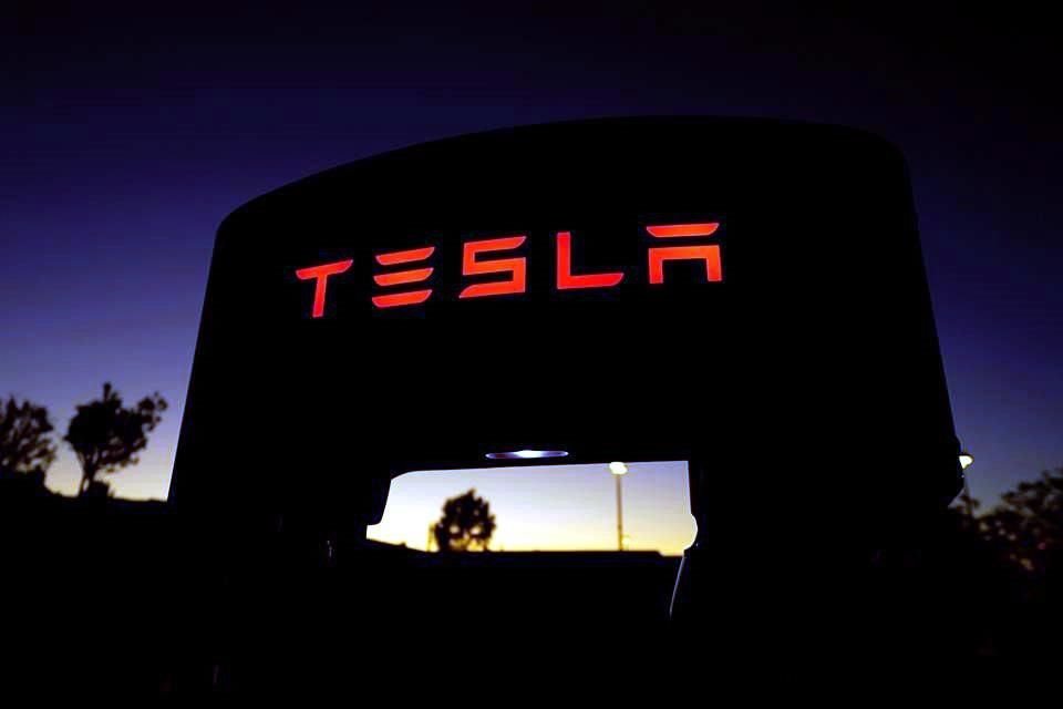 Entre julio y septiembre, Tesla tuvo unas ganancias netas de 143 millones de dólares.