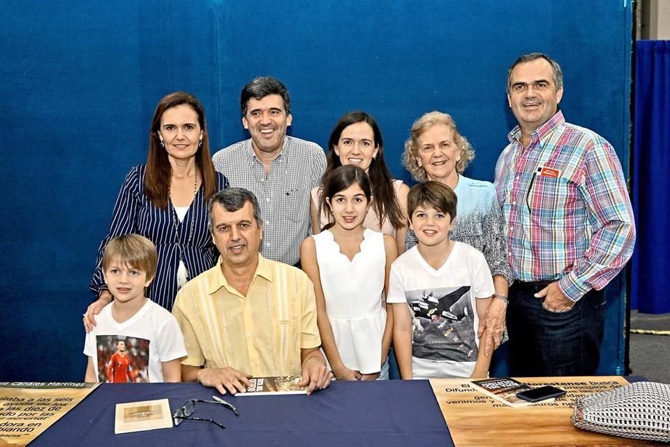 Olga Canales de Zambrano, Roberto Canales, Alejandra Canales de Cárdenas, Olga Martínez de Canales, Patricio Canales, Gabriel Cárdenas, Carolina Cárdenas y Pablo Cárdenas