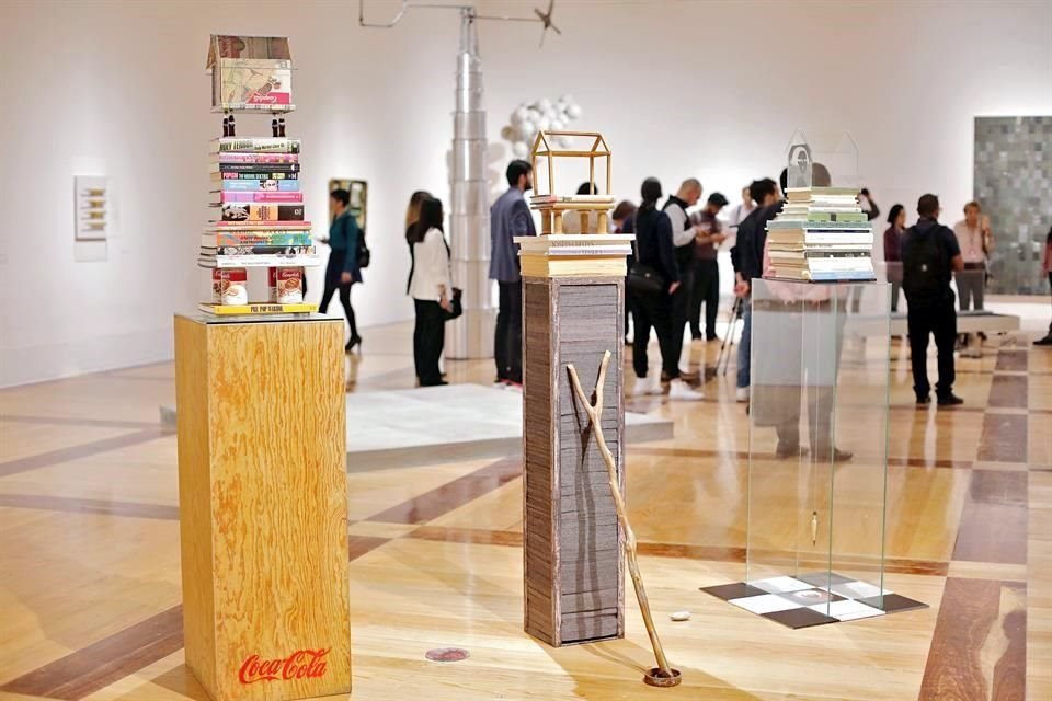 La exposición muestra el acervo de Femsa. Una de las obras es 'Escuelas de arte', de Adolfo Patiño.