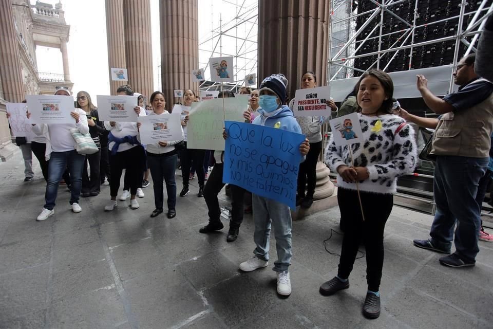 Las inconformes aseguraron que además de metotrexato, faltan por lo menos otros cinco fármacos, principalmente vincristina, un medicamento que complementa la quimioterapia.
