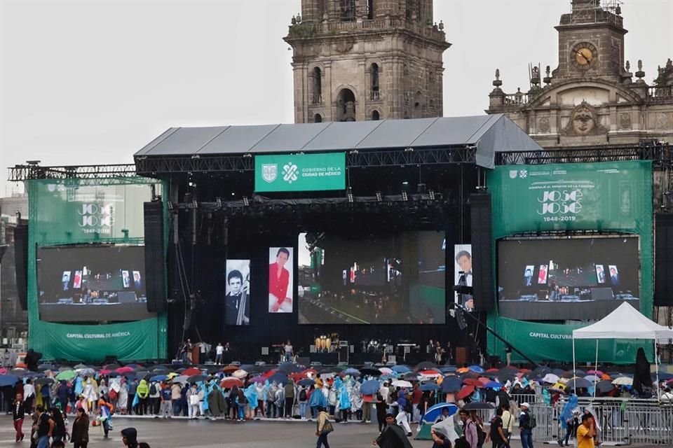 El evento se programó para las 18:00 horas.