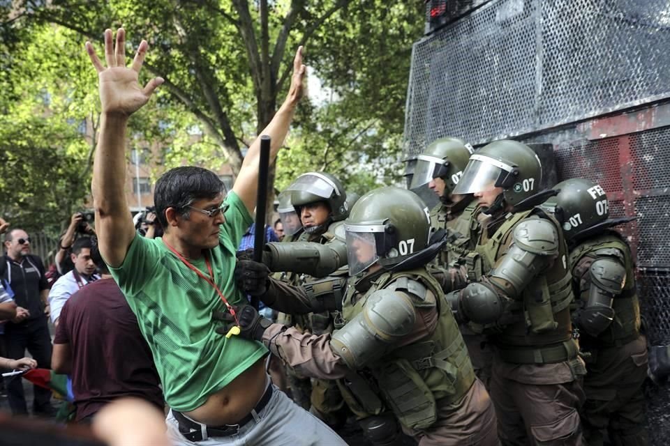 Durante las protestas de una semana, Chile ha detenido a 6 mil personas.