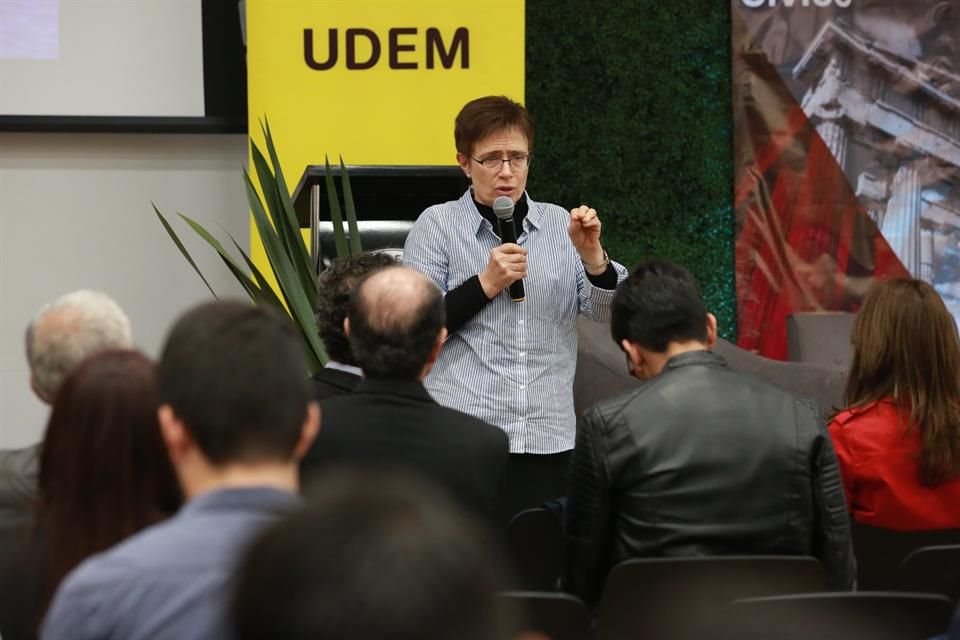 La investigadora argentina Liliana Beatriz estuvo en el Foro de Humanismo Cívico, en la UDEM.