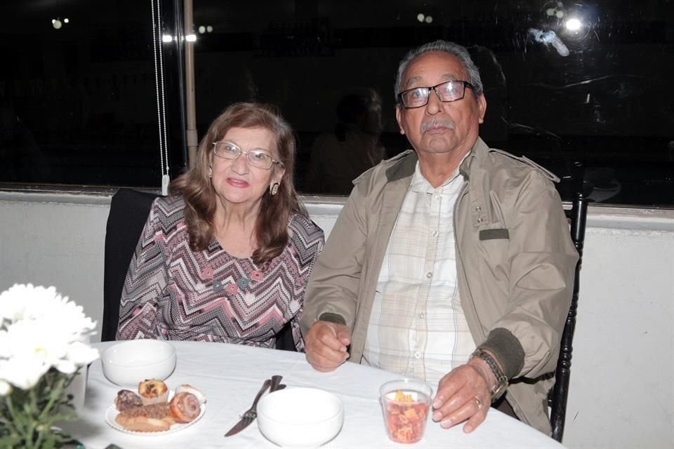 Leticia Guajardo de Salas y Román Salas