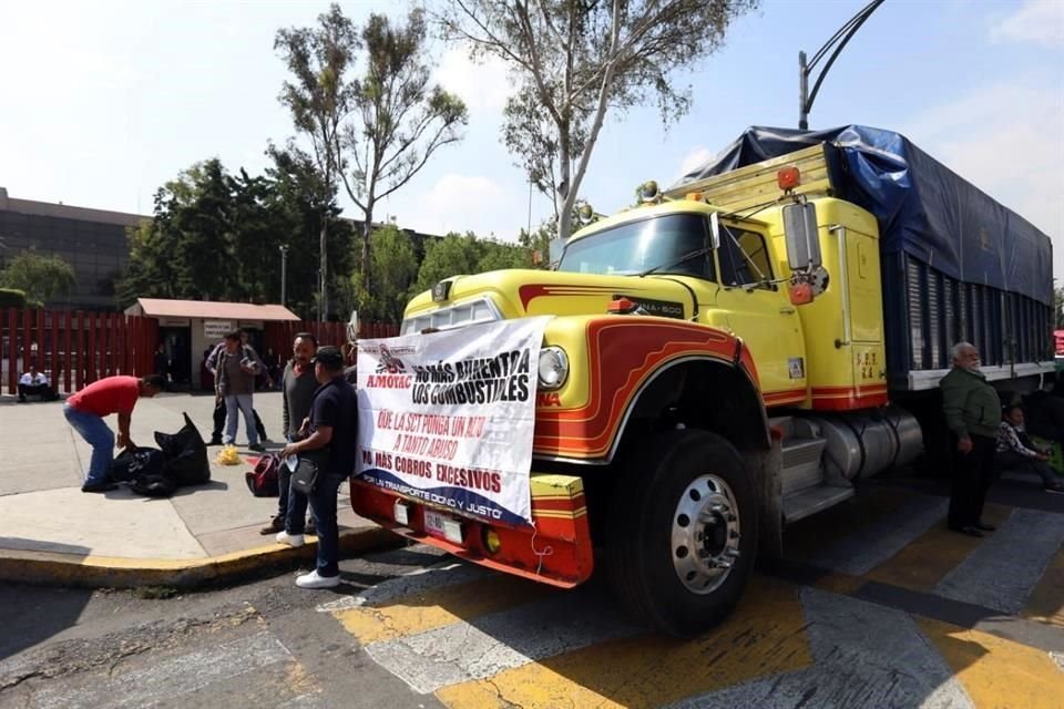 Los transportistas planean pernoctar afuera del Palacio Legislativo de San Lázaro.