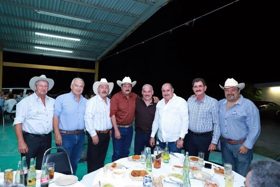 Hilario Guajardo, Armando Yerena, Abel Garza, Servando Zambrano, José Luis Morales Garza, Andrés Guajardo, Rogelio Guajardo y César Borges