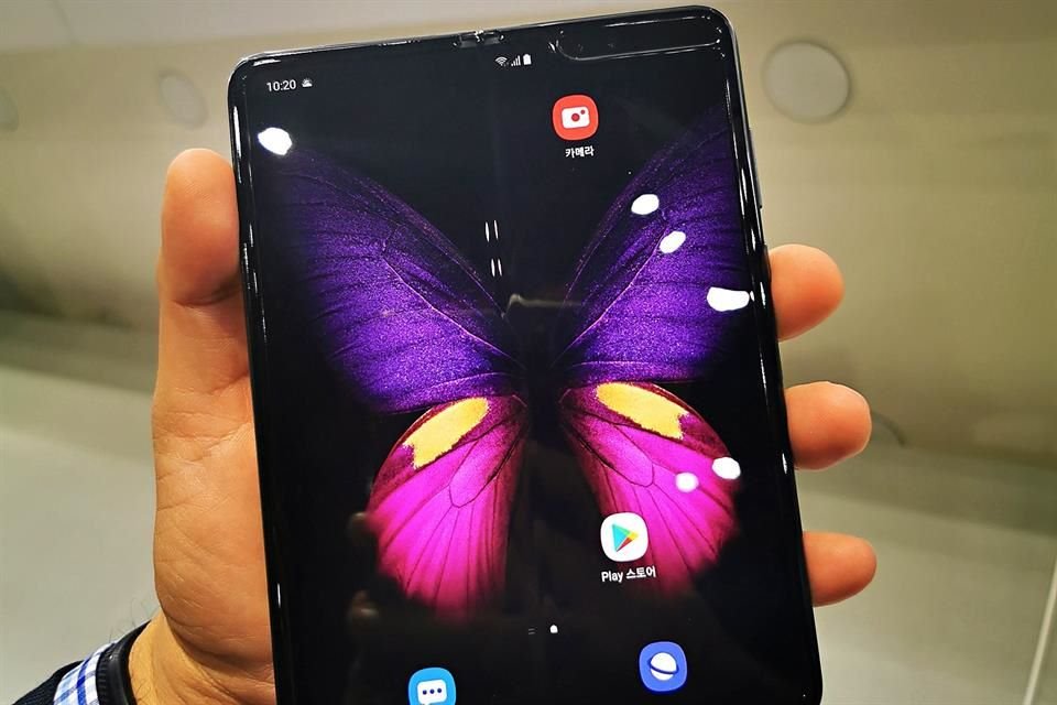 El Samsung Galaxy Fold será uno de los dispositivos que podría impulsar la evolución de la industria de smartphones con su pantalla plegable, con un  precio de lanzamiento de 48 mil pesos