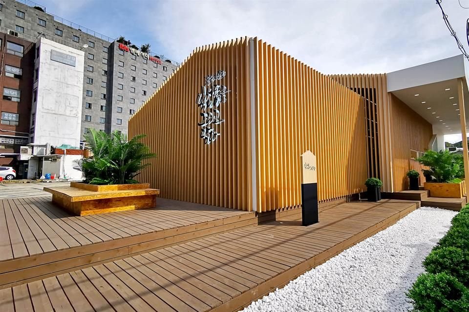 El Galaxy Studio ubicado en Ikseon-dong es un espacio en el que los usuarios no solo pueden probar los últimos dispositivos de Samsung para su compra, también pueden apreciar arte.