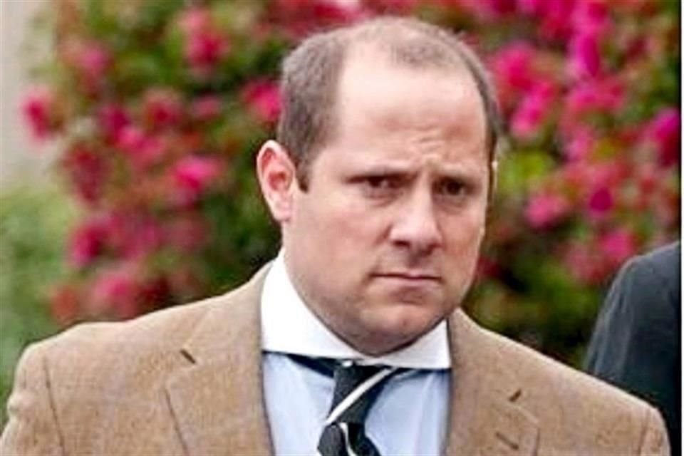 En abril de ese año, a pocos meses de la elección del 2 de julio, el Magistrado contrató como Secretario de Tesis a Antonio Musi Veyna, quien colaboró varios años con José Antonio Meade en la Sedesol.