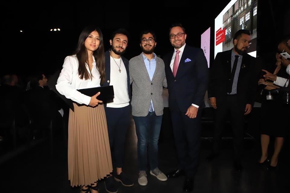 PREMIO CALLI ESTUDIANTIL UDEM Ana Garrido, Carlos Huerta, Daniel Antonino Franco Pérez y Mario Palacios