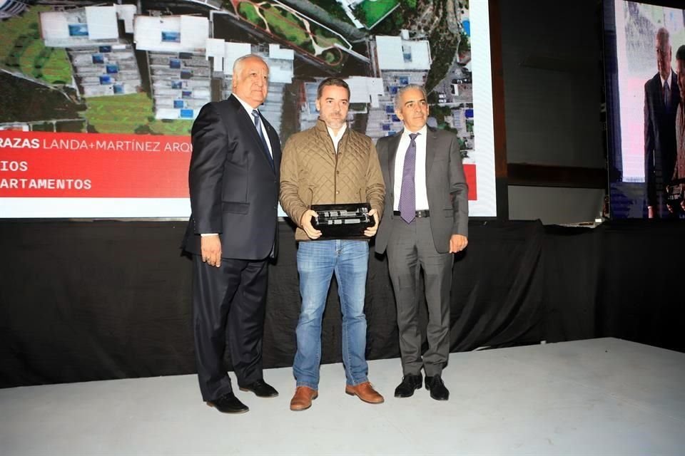 PREMIO CALLI Edificio de Departamentos Agustín Landa, Rolando Martínez, entrega Javier Sánchez