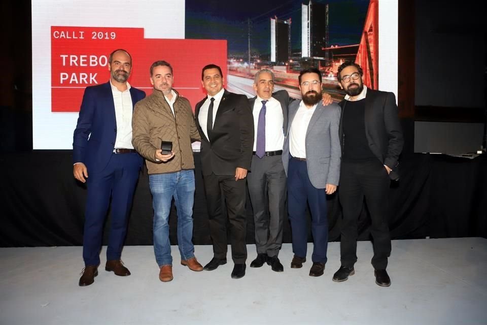 MEDALLA DE ORO Oswaldo Zurita, Agustín Landa, Óscar Díaz, Rolando Martínez, Rubén Martínez y Reducindo Mendoza