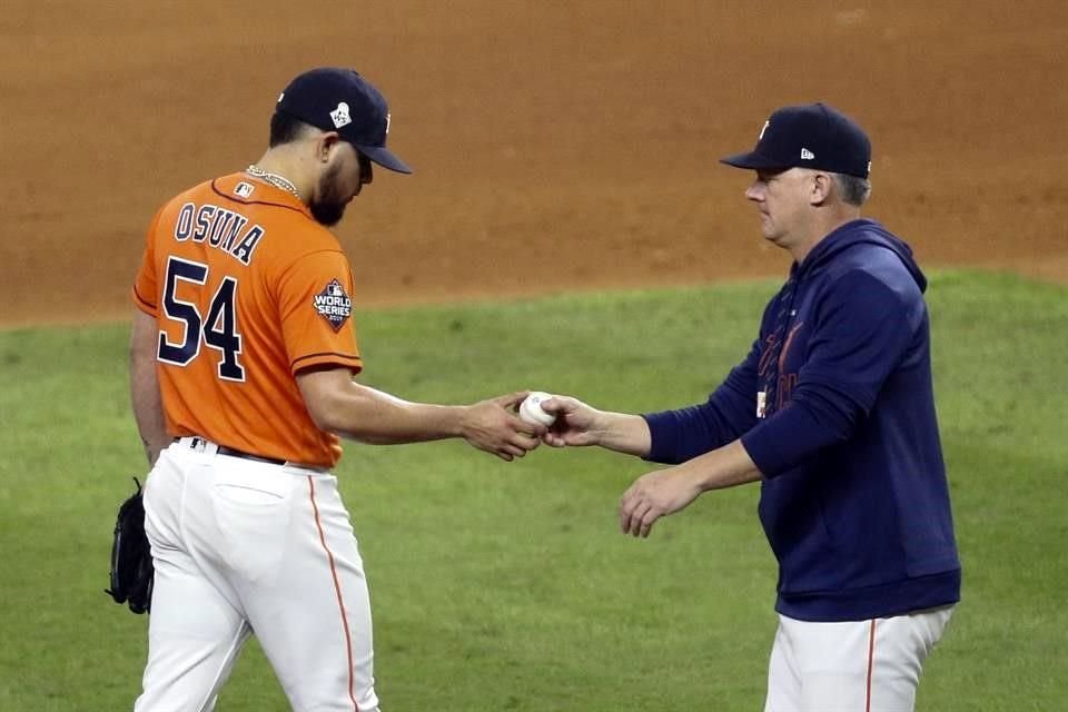 El mexicano Roberto Osuna también vio acción al trabajar 1.1 y recibir una carrera.