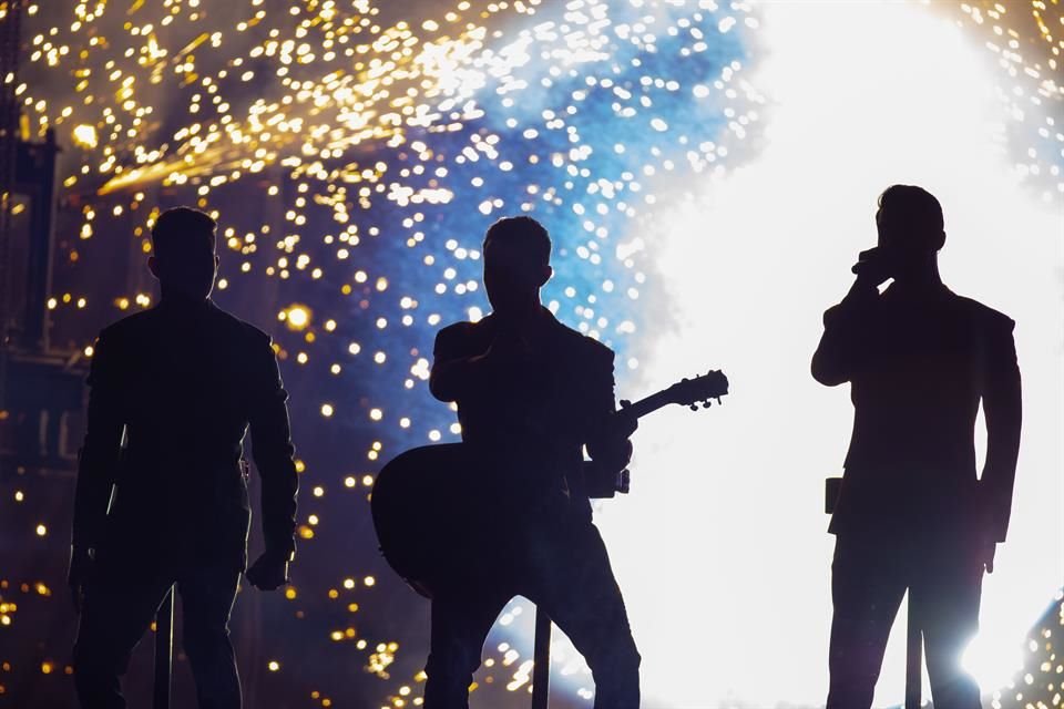 Cerraron el concierto con fuegos artificiales.