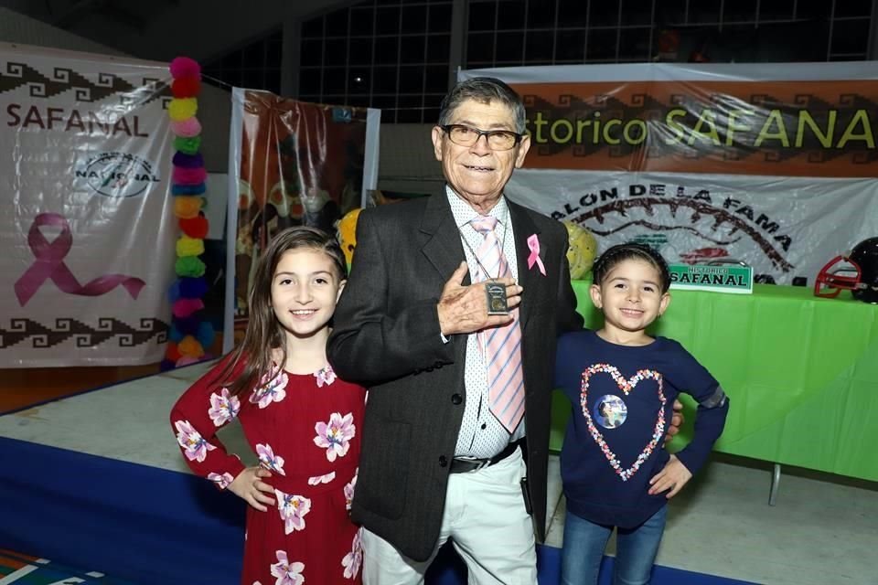 Alexa Montalvo Caballero, Orlando Montalvo González e Isabella Montalvo Caballero