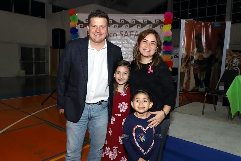 Rodolfo Montalvo Elizondo, Alexa Montalvo Caballero, Isabella Montalvo Caballero y Liz Caballero de Montalvo