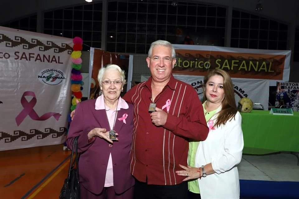 Enedelia González de Cantú, Mateo Cantú González y Rosalinda Martínez de Cantú