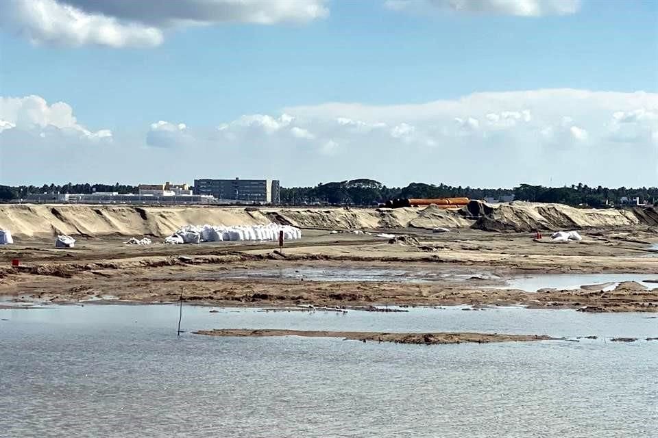 El área de construcción de la refinería era un manglar que funcionaba como barrera natural para evitar inundaciones.