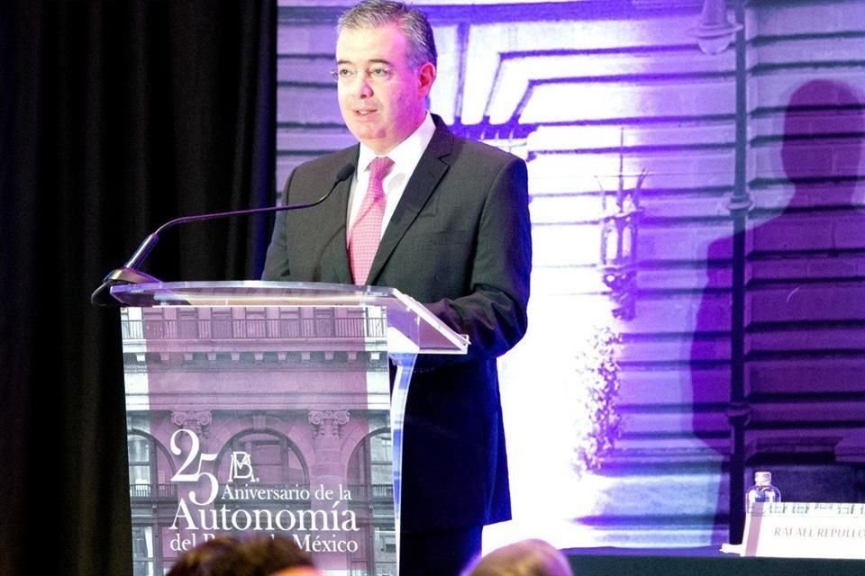 Alejandoro Díaz de Léon, Gobernador del Banco de Mexico.