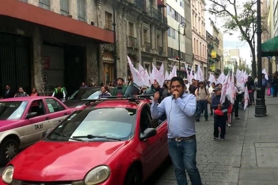 Vecinos de Tláhuac se manifestaron en el Centro Histórico por falta de agua.