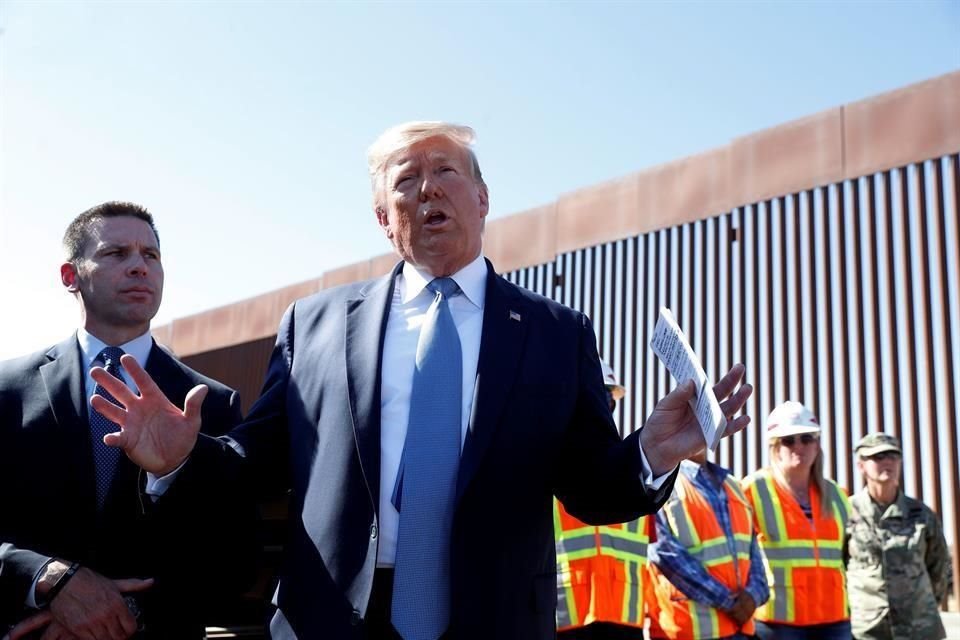 En septiembre, trump visitó el muro en California y presumió que era 'impenetrable'.