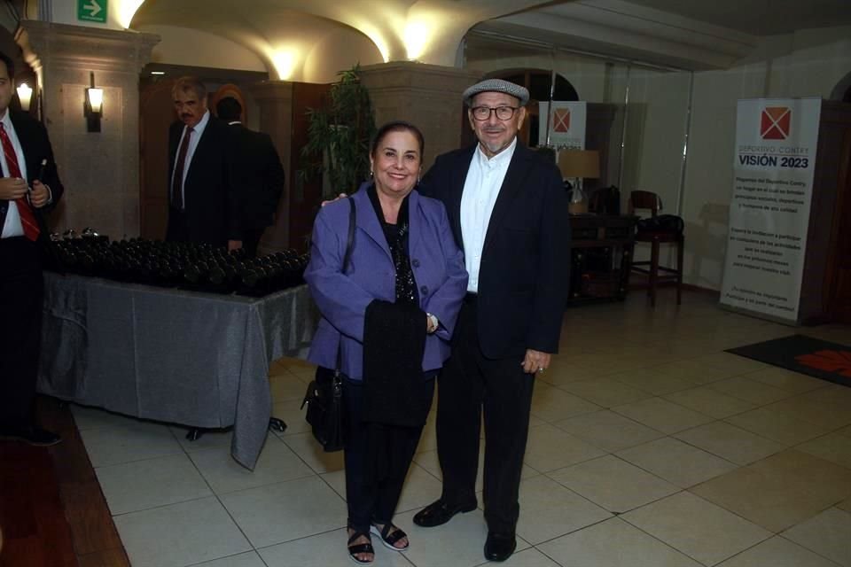 Lupita Neávez de Bustos y Servando Bustos Vega