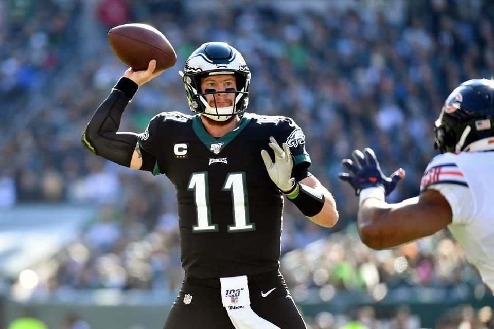 Carson Wentz conectó con Zach Ertz en un pase de 25 yardas para touchdown y poner las cosas 12-0.