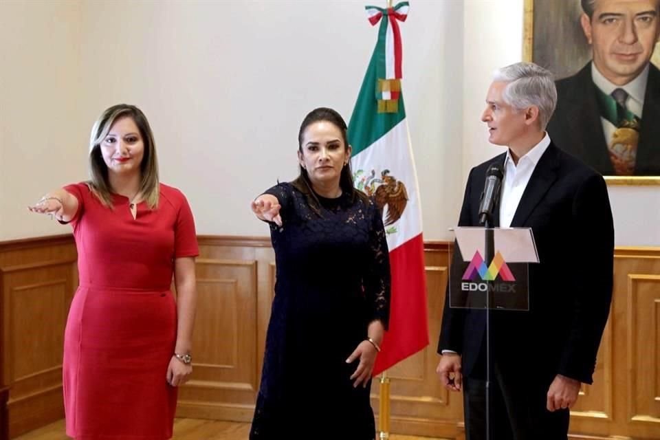 En el Salón Adolfo López Mateos de Palacio de Gobierno, el Gobernador del estado, Alfredo Del Mazo, tomó protesta de las nuevas secretarias.