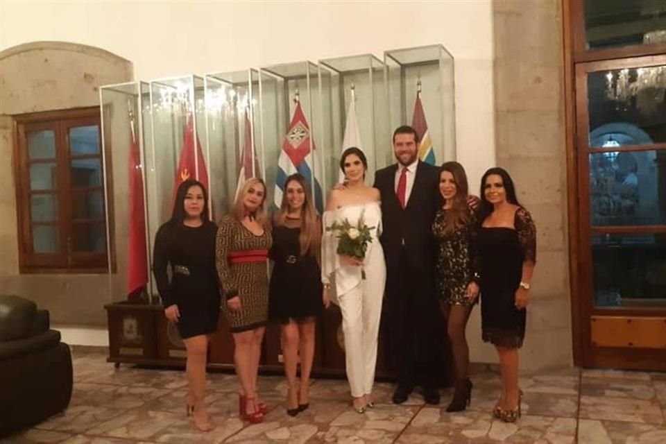 Además, los invitados acudieron a un discurso de la regidora Claudia Salas -jefa de Velázquez- en el auditorio del Palacio Municipal.