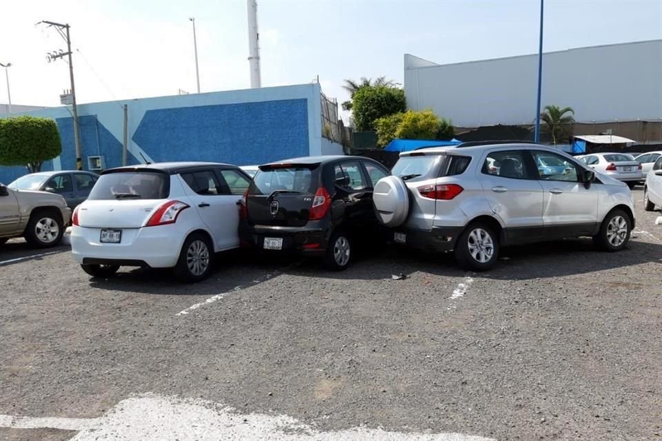 Siete vehículos salieron afectados en el percance.