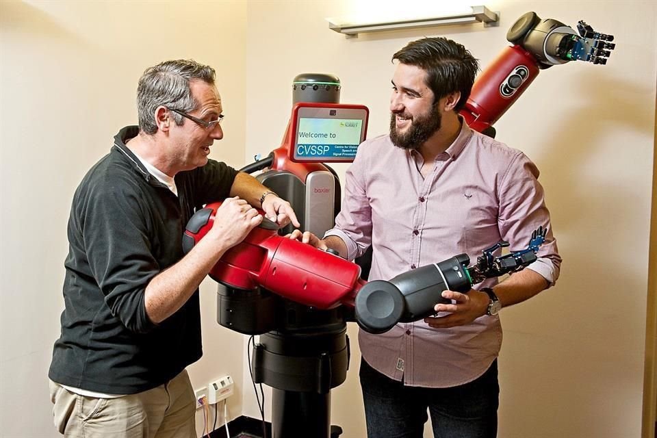 El regio Óscar Méndez Maldonado contó con la asesoría del profesor Richard Bowden (izq.), de su misma universidad, durante su tesis.