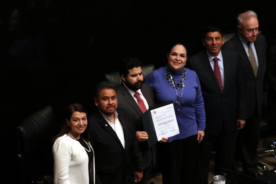 Rogelio Hernández rindió protesta ante el pleno del Senado.