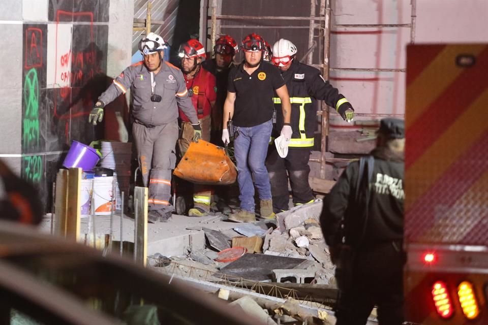 Hasta las 20:00 horas, los elementos de rescate pudieron recuperar el cuerpo del trabajador.