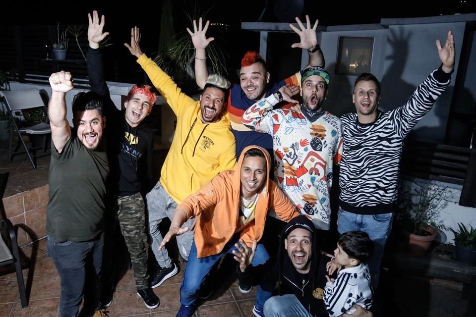 El conjunto argentino preparó música, actos circenses y diversión para el show de este sábado.