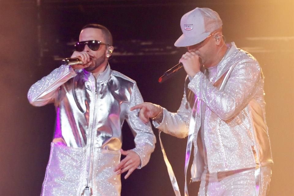 Subieron los ánimos aún más en sus fans cuando entonaron 'Besos Mojados' y 'Escápate Conmigo'.