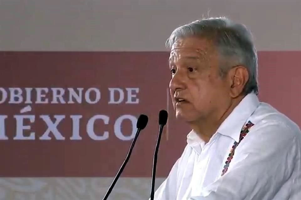 'Vamos a llevar acabo consultas ciudadanas, que sea el pueblo el que decida', insistió AMLO.