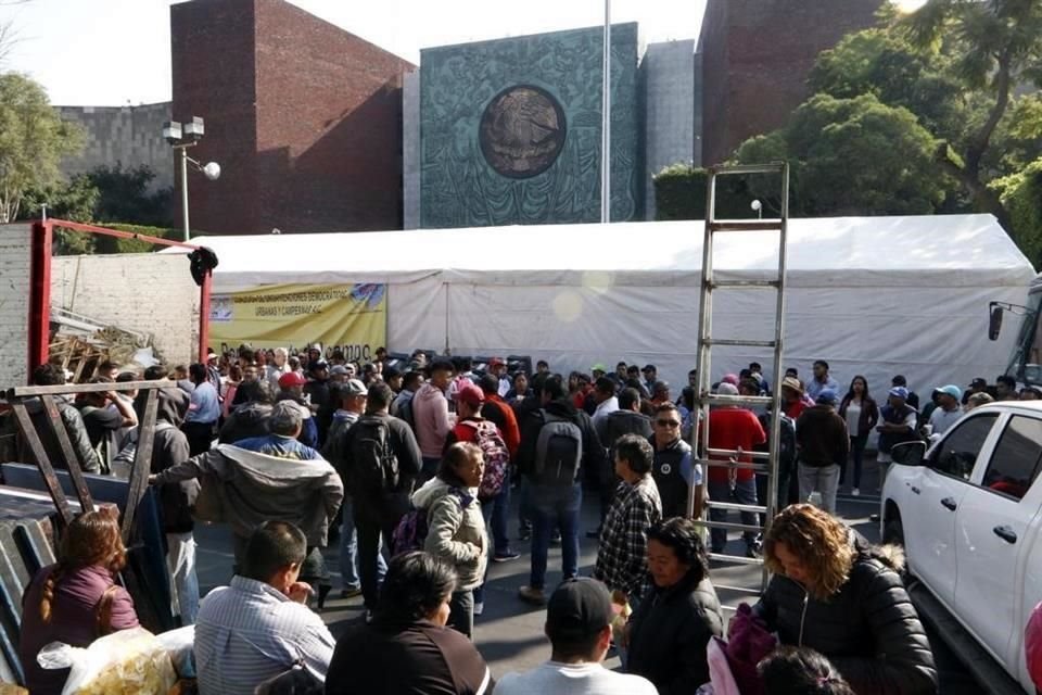 Campesinos de diversas organizaciones arribaron desde esta madrugada a la zona de la Cámara baja.