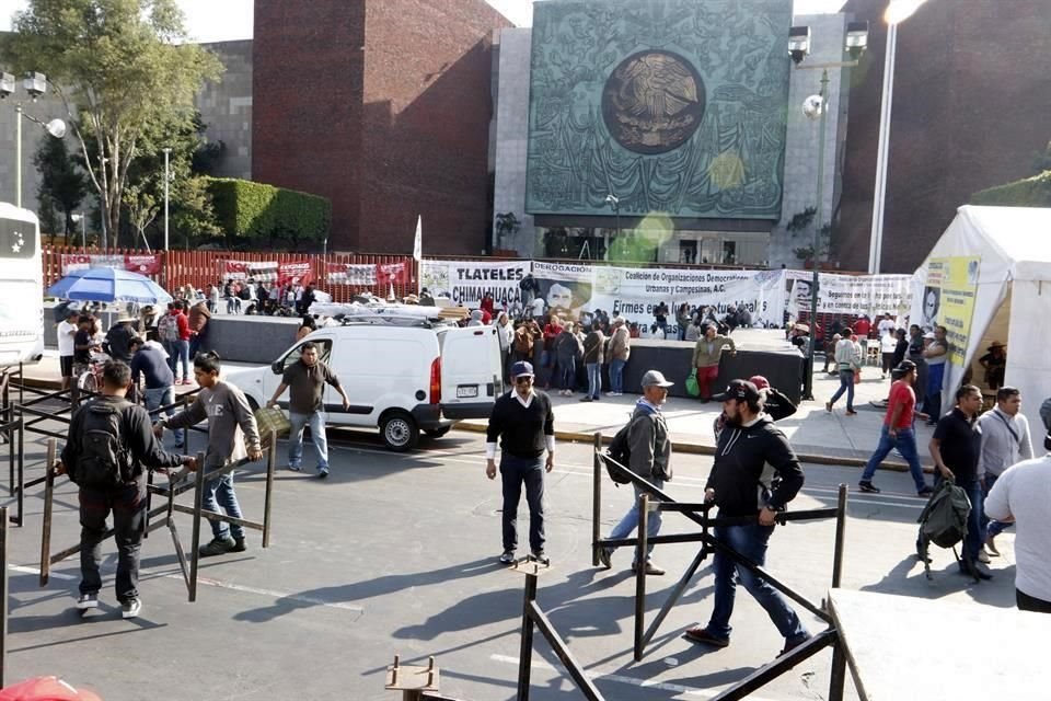 Las organizaciones campesinas instalaron un plantón en inmediaciones de la Cámara Diputados, en demanda de presupuesto para el campo.