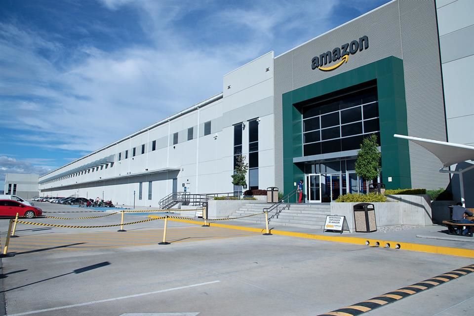 El MEX3 es el centro de distribución más grande de Amazon en México y Latinoamérica que, además es de los pocos híbridos que hay en Norteamérica, es decir, alberga productos grandes y pequeños.