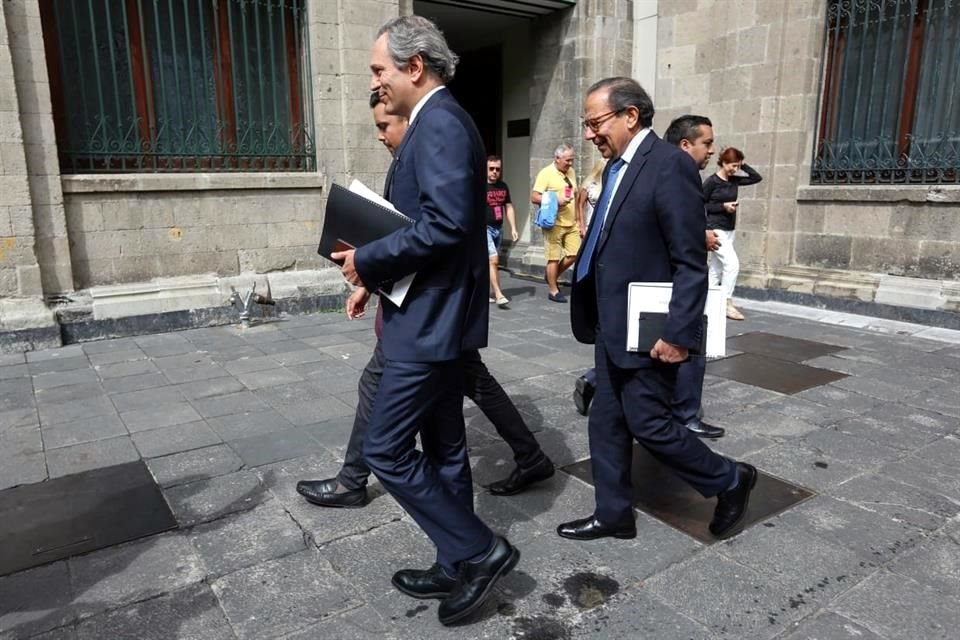 Los empresarios a su llegada a Palacio Nacional.