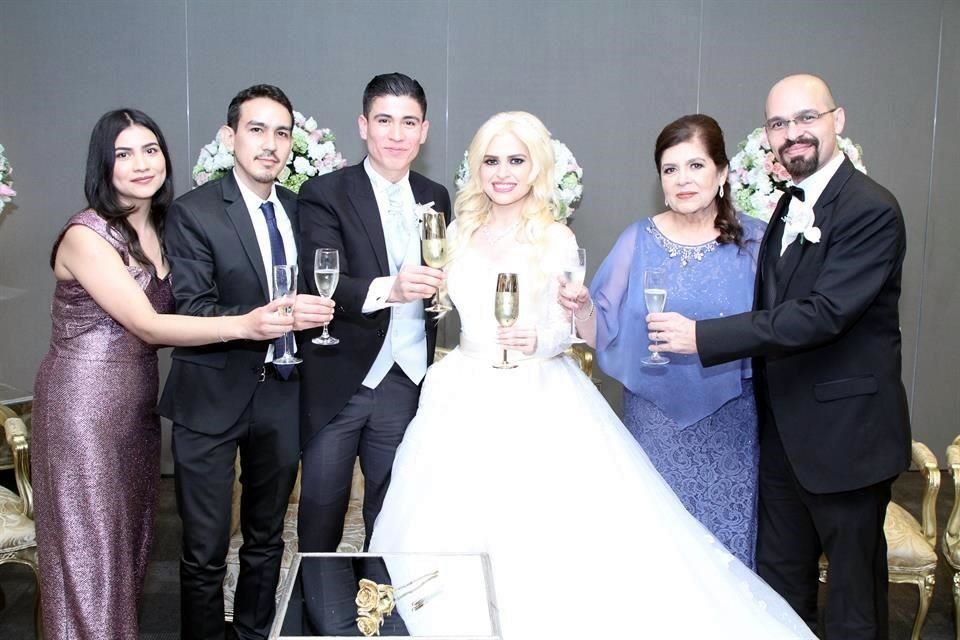 Erika Rivera de Saldaña, Antonio Saldaña, Guillermo Diaz Tovar, Edith Maria Menchaca Alanis, Maria Estela Alanis Ramos y Luis Manuel Menchaca Alanis