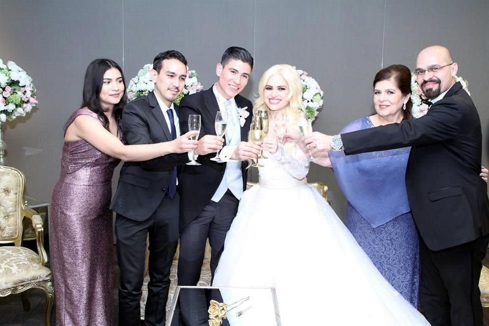 Erika Rivera de Saldaña, Antonio Saldaña, Guillermo Diaz Tovar, Edith Maria Menchaca Alanis, Maria Estela Alanis Ramos y Luis Manuel Menchaca Alanis