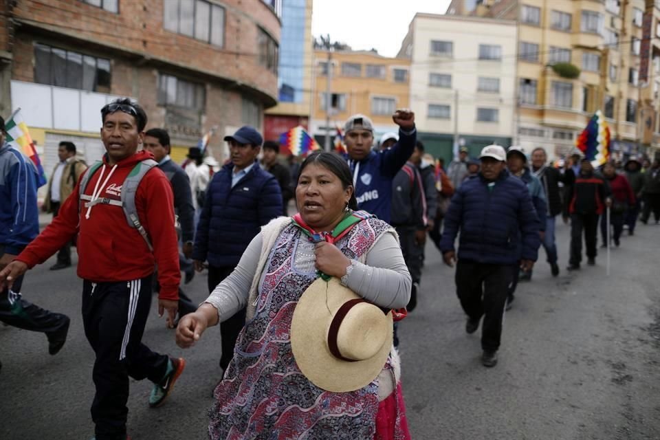 Simpatizantes de Morales iban llegando a un 'cabildo abierto' en El Alto.