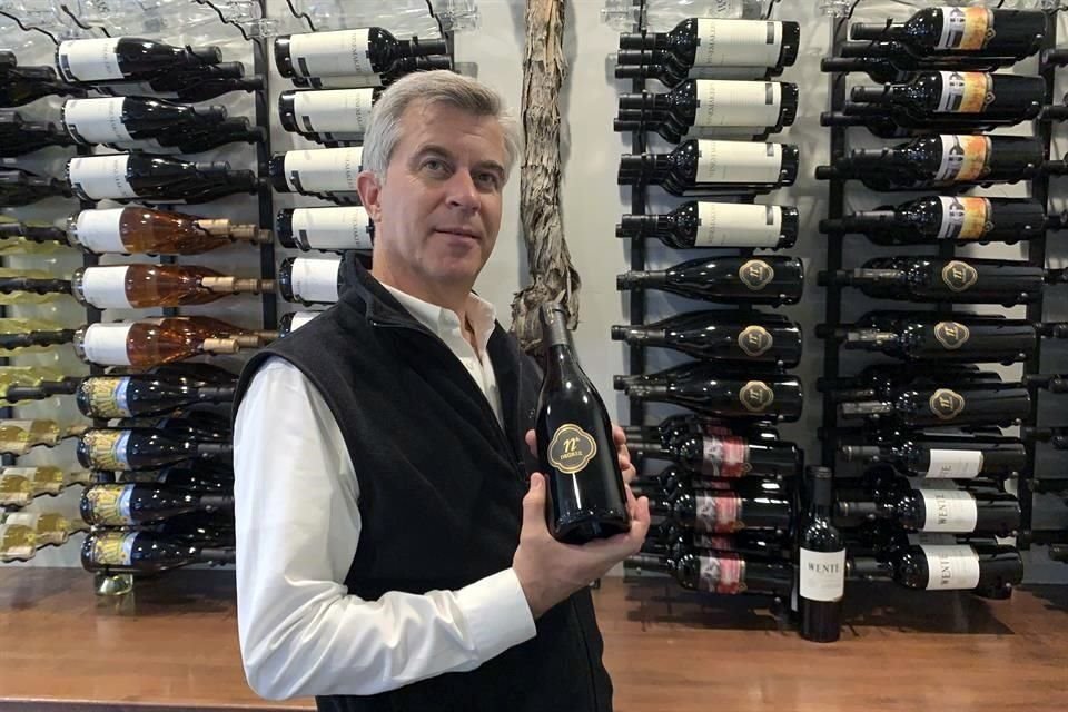 Michael Parr, vicepresidente de ventas internacionales en la bodega.